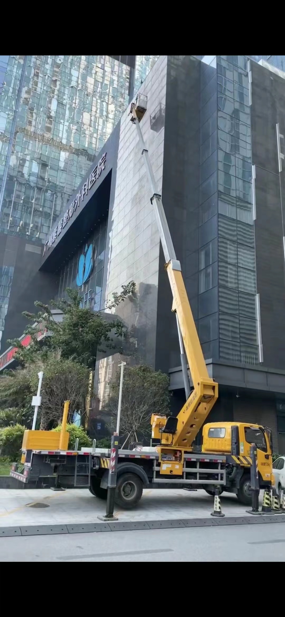 避免施工安全隐患，选择广东全自动高空车租赁的专业方案
